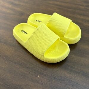 Air Balance Kids Bright Yellow Slide Sandals Size 13